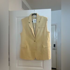 Bobbles & Lace Sleeveless Blazer in Soft Yellow